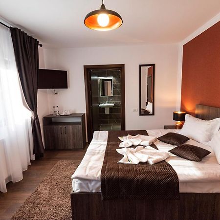 Casa Raisa Hotel Busteni Ngoại thất bức ảnh