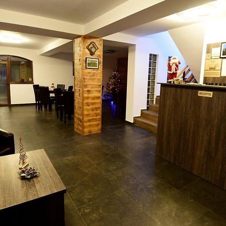 Casa Raisa Hotel Busteni Ngoại thất bức ảnh