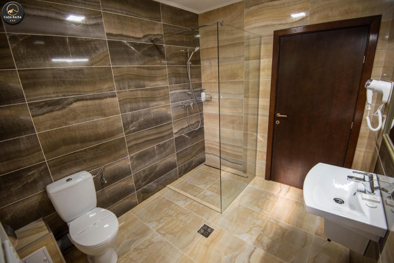 Casa Raisa Hotel Busteni Ngoại thất bức ảnh